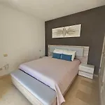 Апартаменты Welcoming And Modern With Access To Swimming Pool *