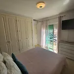 Апартаменты Welcoming And Modern With Access To Swimming Pool