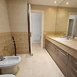 Welcoming And Modern With Access To Swimming Pool