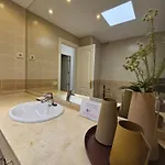 Welcoming And Modern With Access To Swimming Pool Апартаменты
