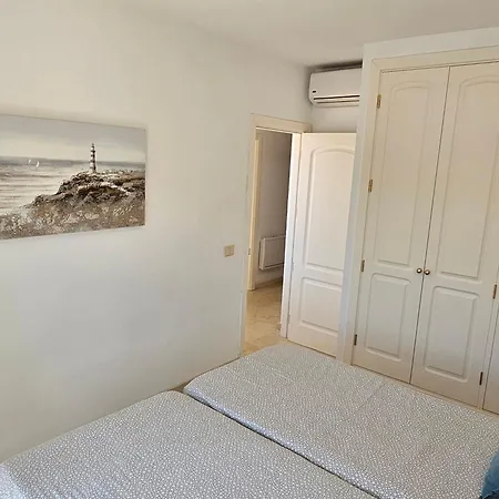 Апартаменты Welcoming And Modern With Access To Swimming Pool