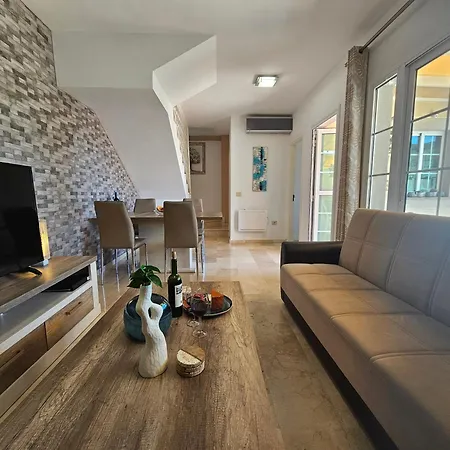 Апартаменты Welcoming And Modern With Access To Swimming Pool