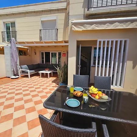 Appartamento Comfortable Modern House , And Access To Swimming Pool