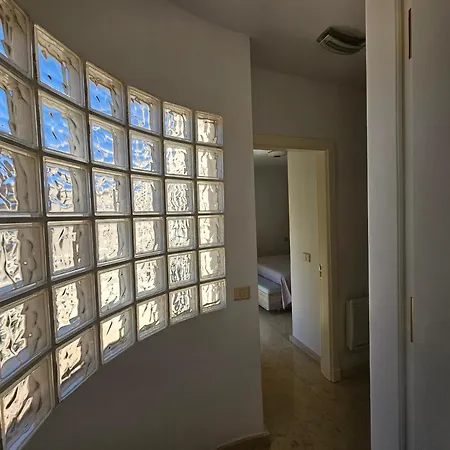Comfortable Modern House , And Access To Swimming Pool