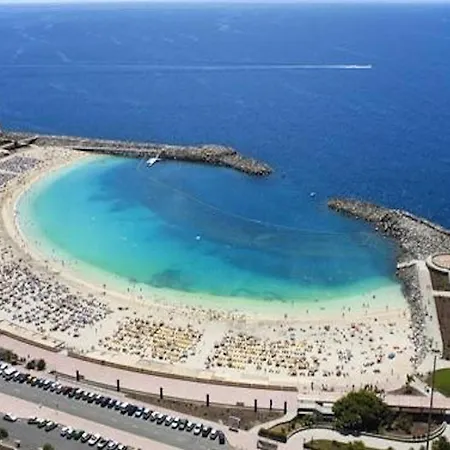 Welcoming And Modern With Access To Swimming Pool דירה