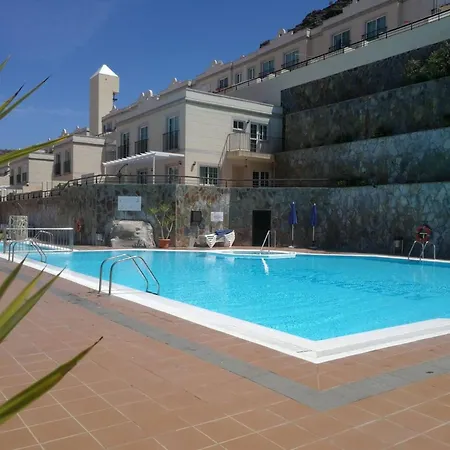 Comfortable Modern House , And Access To Swimming Pool *